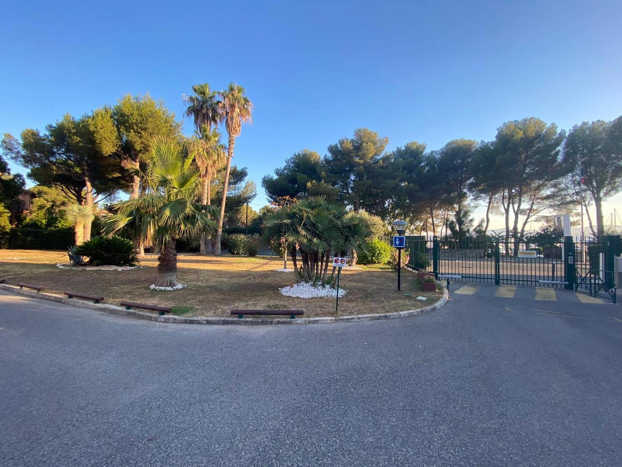 Apartment Face Et Port Santa Lucia Climatise Et Wifi Saint-Raphael (Var)
